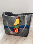 Torba z filcu z papugą