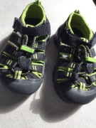 Sandałki marki Keen, rozmiar 24, wkładka 15 cm.