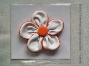 Kwiat - ozdoba sukienki, sweterka, bluzki, koszulki