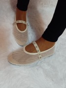 (42) Kremowe, bogato zdobione baleriny siateczkowe z zapięciem, NOWE 