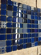 Mozaika szklana 25x25cm mix ciemny niebieski z platyną 