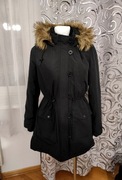 Czarna kurtka parka dłuższa 36 z puszkiem c&a