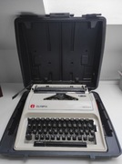 Stara maszyna do pisania Olympia Carina 1