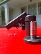 Przyrząd do produkcji kapiszonów