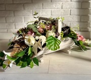 Bardzo duża kompozycja nagrobna w koszu