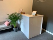 Lada recepcyjna MALIBU narożna, wysoki połysk.