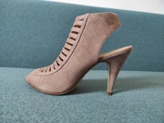 Botki z odkrytymi palcami i piętą sandały na obcasie beżowe 38 NOWE + fleki