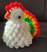 Kurka wielkanocna na szydełku biała do koszyczka