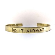 Mosiężna złota Bransoletka z napisem Przesłaniem DO IT ANYWAY