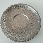 Metalowy, ozdobny talerzyk