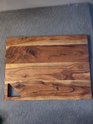 Drewniana deska do krojenia i serwowania marki KESPER drzewo akacja