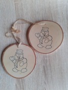 Bombka choinkowa drewniana. Zawieszka Bożonarodzeniowa. Bałwanek 