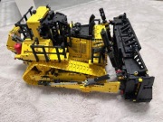 LEGO Technic, klocki Buldożer Cat D11, 42131