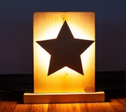Drewniana lampka nocna, gwiazda