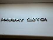 Emblemat literki Volkswagen Passat 2.0 TDI