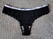 Nowe, eleganckie i wysokiej jakości damskie majtki Stringi