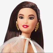 Barbie Signature Lalka świąteczna z brązowymi włosami Holiday 2023 HJX07