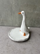 Ręcznie lepiona figurka z talerzykiem