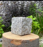 Szara Kostka Granitowa Surowo-Łupana 4/6cm – Najwyższa jakość, 310zł/Tona