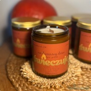 świeca sojowa o zapachu dyni z goździkiem