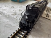 GP 35 z manekinem lokomotywa spalinowa firmy amerykańskiej Athearn 