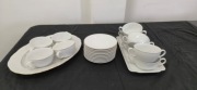 Porcelana Ćmielów Feston 3604 – Zestaw obiadowy ze złotym rantem 