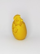 Świeca z wosku pszczelego, pisanka i kurczak