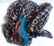 Lekki duży szal piękne kolory 175 x 108 cm