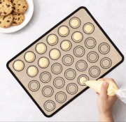 1szt Mata silikonowa do pieczenia makaroników 42 x 29.5 cm (48 miejsc)