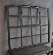 Stare, zabytkowe, duże , metalowe okno łukowe, loft, industialne