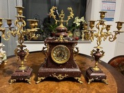 Stary francuski zegar z kandelabrami