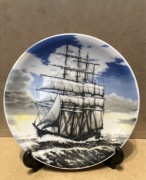 talerz 206mm z namalowanym statkiem pod prawie pelnymi żaglami bez koni w g