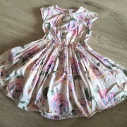 Sukienka w róże 100% bawełna 