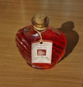 Szklane opakowanie po olejku do kąpieli w kształcie serca 