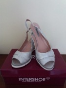 Buty na koturnie Intershoe