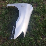 Corolla E12 błotnik Prawy przód ŁADNY