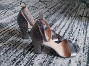 Srebrne sandały na słupku Venetti rozm. 38