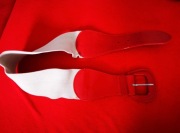 Szeroki czerwono-kremowy pasek na gumie M/L