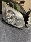 Lampy przednie Toyota Avensis T25 przedlift 