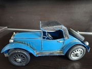 Metalowy  stary samochód retro kolekcjonerski