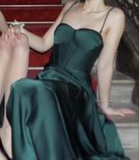 sukienka na studniówkę LaQstyle rozmiar S butelkowa zieleń