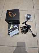 -NOWY KOLOWROTEK SAVAGE GEAR SG8 4000FD+ZAP.SZPULA I NA GWARANCJI-OKAZJA-