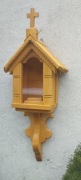 Kapliczka z szybką na drzewo 