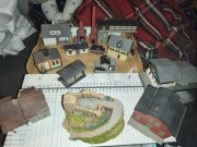 Zestaw 14 budynków do makiety kolejowej SKALA TT – Kolekcja