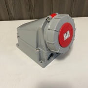 Gniazdo stałe 63A 5P 400V 6h IP67