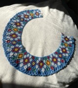 Krywulka, niebieski naszyjnik z koralików