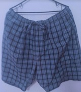 Duże męskie spodenki do kolan.