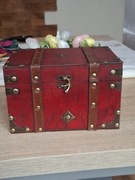 Kuferek na biżuterię,  skarby