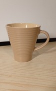 Kubek porcelanowy do kawy, beżowy, prążkowany, 200 ml.