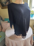 Bluzka czarna z koronką rozm. 42